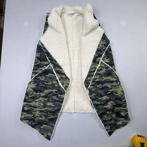 LuLaRoe Savannah Camo Sherpa Lined Vest Size S